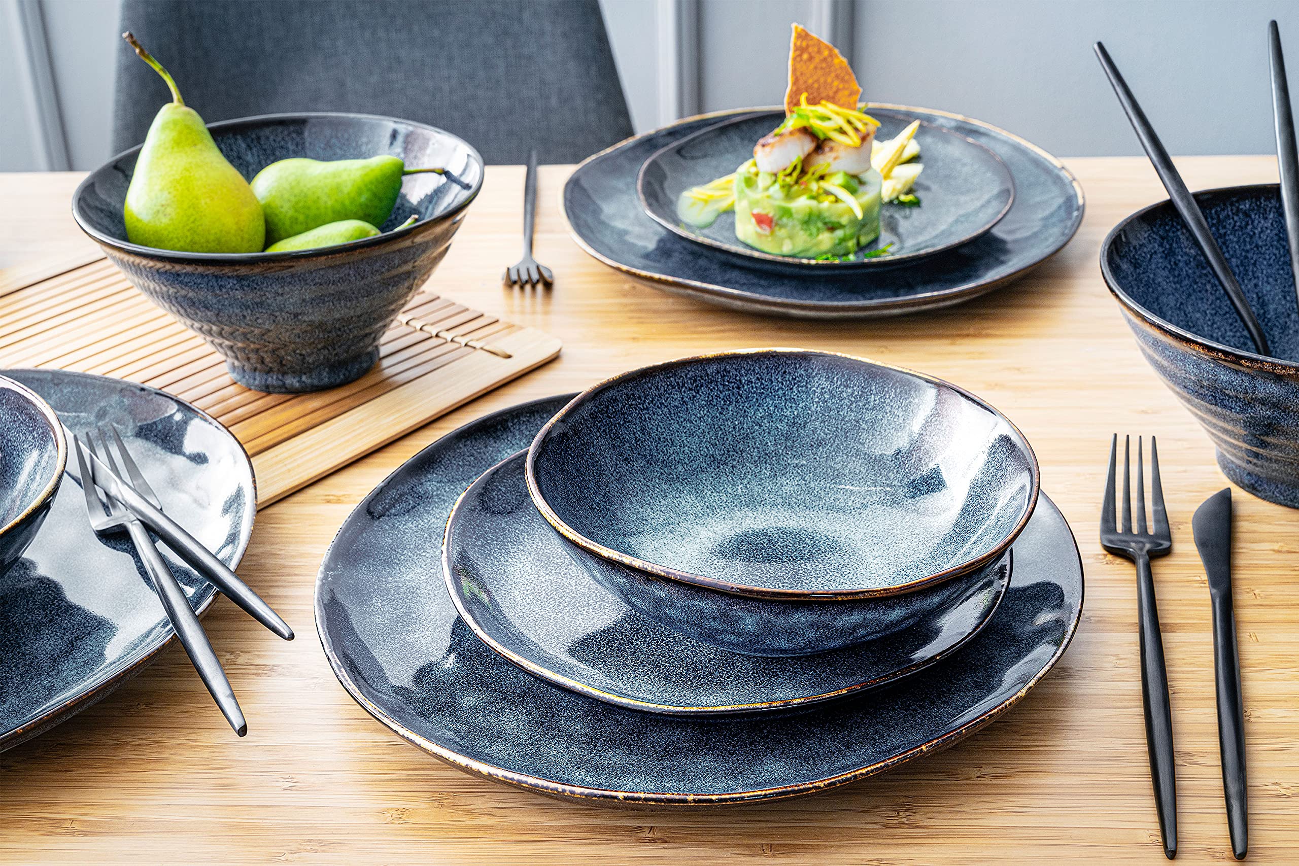 SÄNGER Tokio – 12-tlg. Steingut Teller Set für 4 Personen, Speiseteller, Kuchenteller & Schüsseln, Dunkelblau mit Schwarzen Akzenten – Premium Collection
